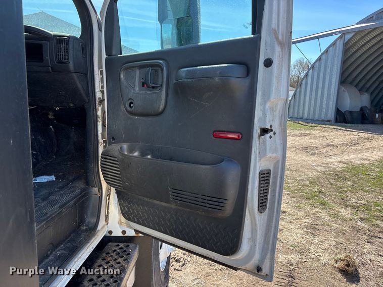 image for item EA4568 2004 Chevrolet C8500 grain truck