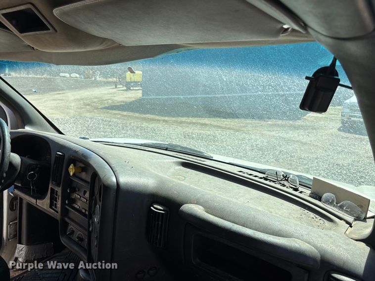 image for item EA4568 2004 Chevrolet C8500 grain truck