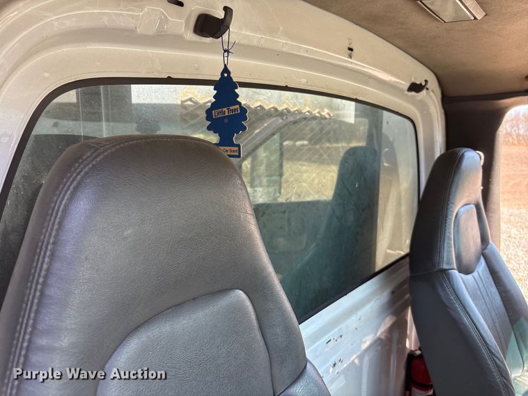 image for item EA4568 2004 Chevrolet C8500 grain truck