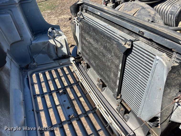 image for item EA4568 2004 Chevrolet C8500 grain truck