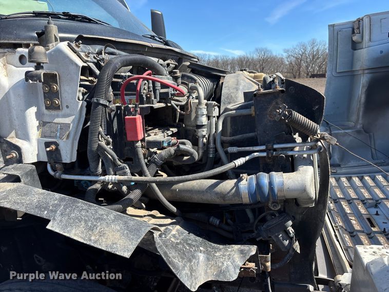 image for item EA4568 2004 Chevrolet C8500 grain truck