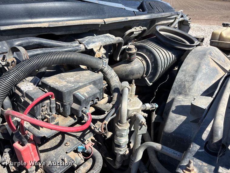 image for item EA4568 2004 Chevrolet C8500 grain truck