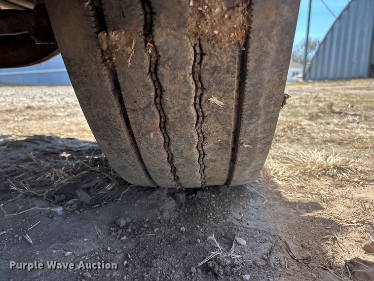 image for item EA4568 2004 Chevrolet C8500 grain truck