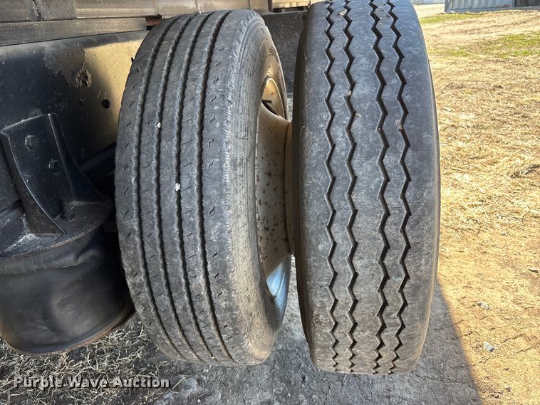 image for item EA4568 2004 Chevrolet C8500 grain truck