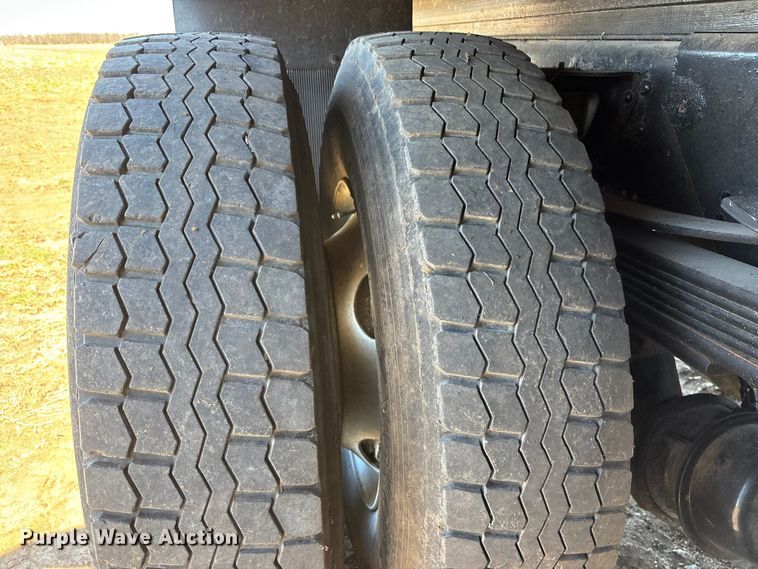 image for item EA4568 2004 Chevrolet C8500 grain truck