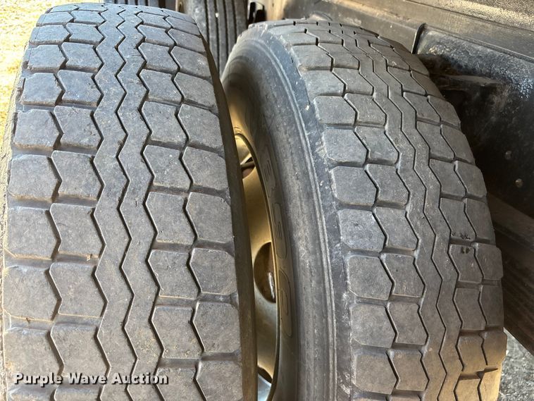 image for item EA4568 2004 Chevrolet C8500 grain truck