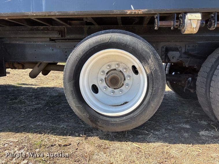 image for item EA4568 2004 Chevrolet C8500 grain truck