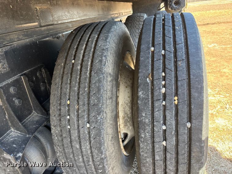 image for item EA4568 2004 Chevrolet C8500 grain truck