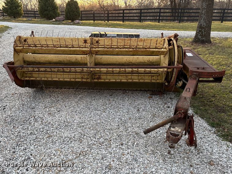 image for item EA4570 New Holland 460 swather / windrower