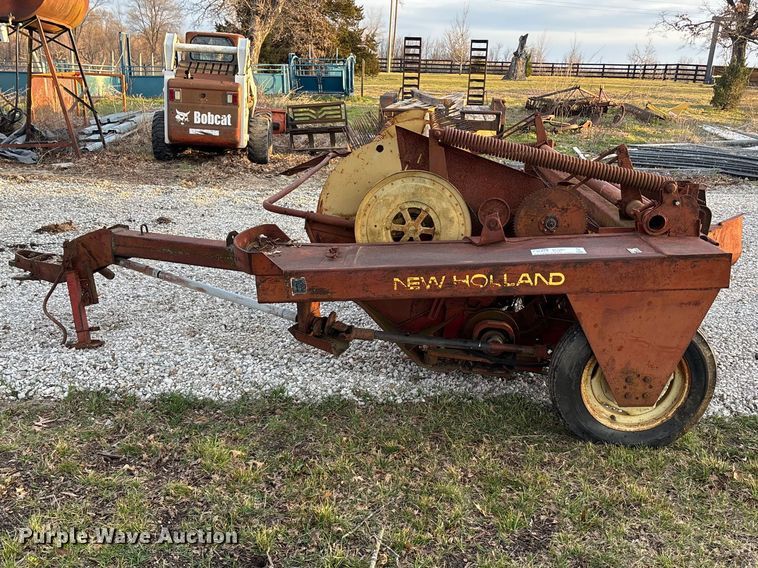 image for item EA4570 New Holland 460 swather / windrower