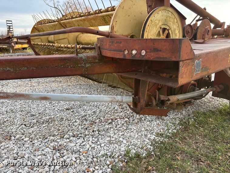 image for item EA4570 New Holland 460 swather / windrower