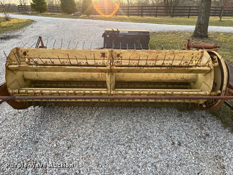 image for item EA4570 New Holland 460 swather / windrower