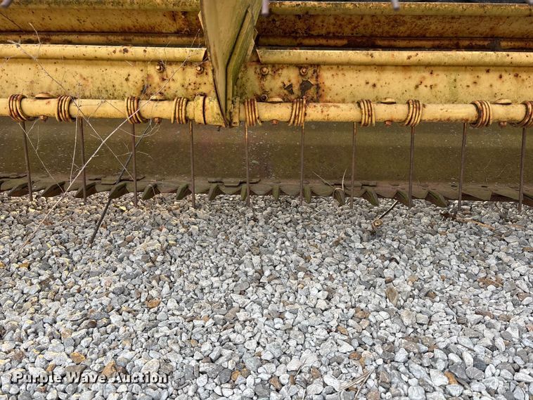 image for item EA4570 New Holland 460 swather / windrower