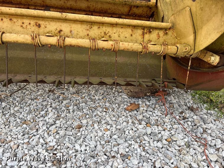 image for item EA4570 New Holland 460 swather / windrower