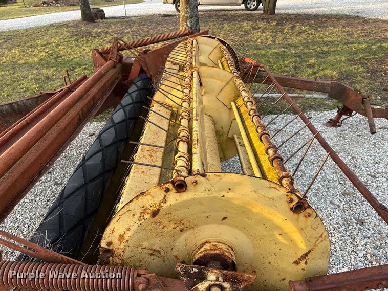 image for item EA4570 New Holland 460 swather / windrower