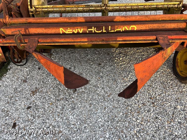 image for item EA4570 New Holland 460 swather / windrower