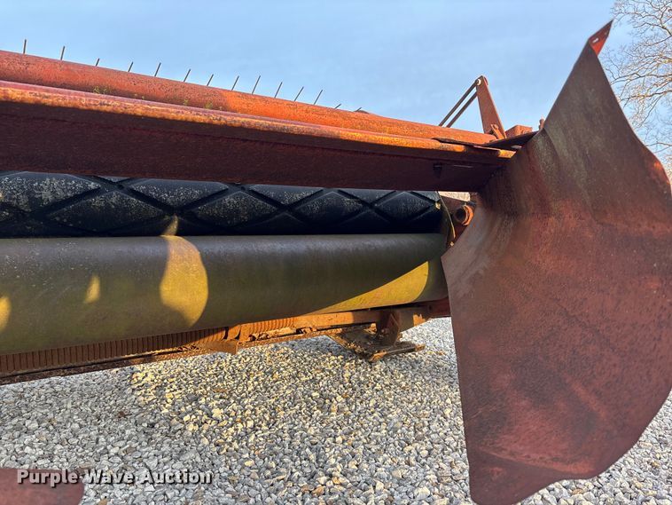 image for item EA4570 New Holland 460 swather / windrower