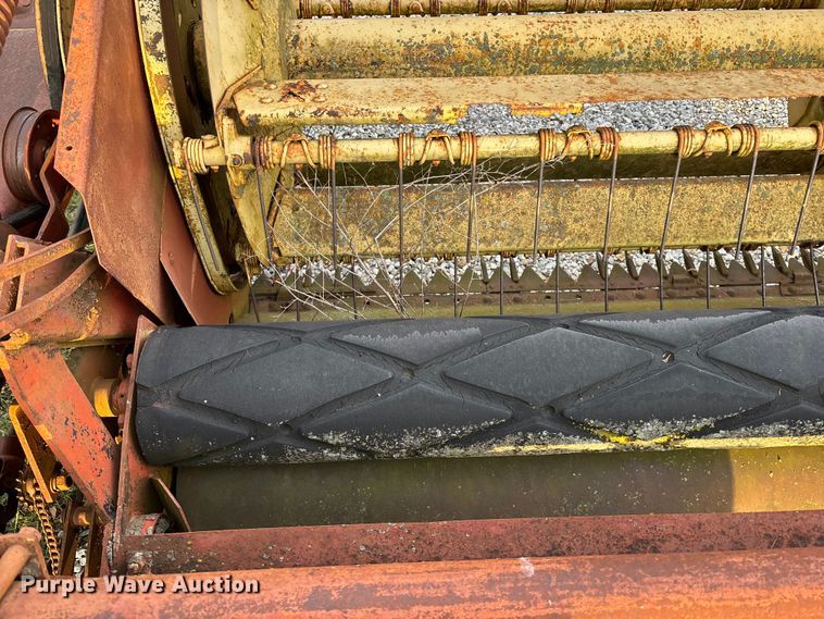 image for item EA4570 New Holland 460 swather / windrower