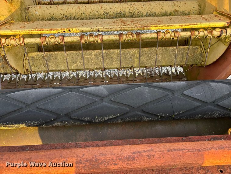 image for item EA4570 New Holland 460 swather / windrower