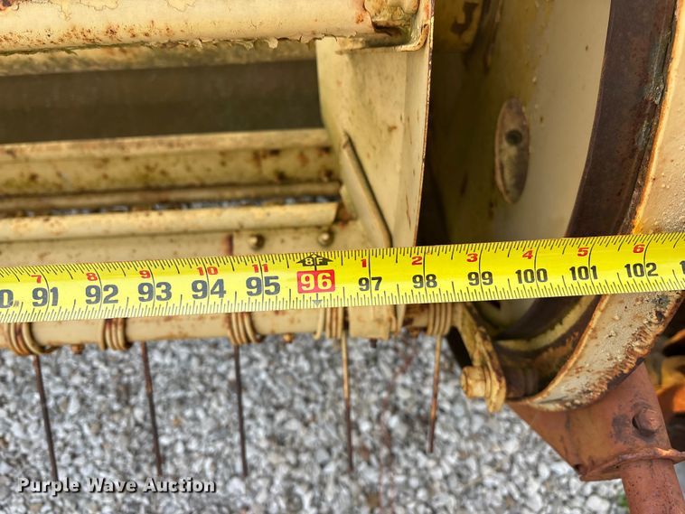 image for item EA4570 New Holland 460 swather / windrower