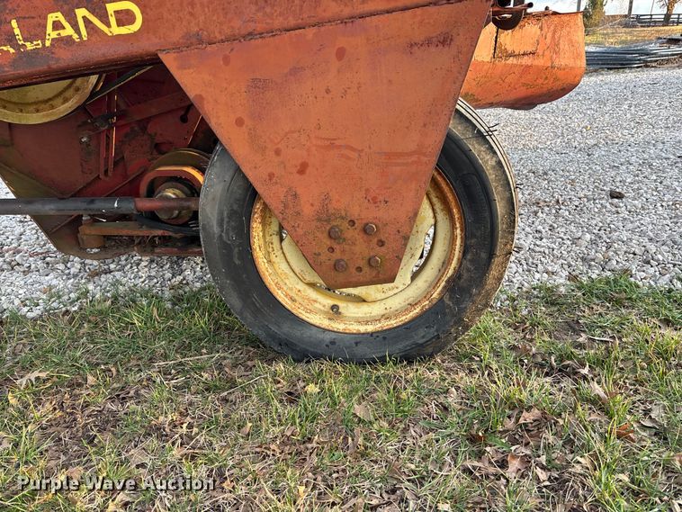 image for item EA4570 New Holland 460 swather / windrower