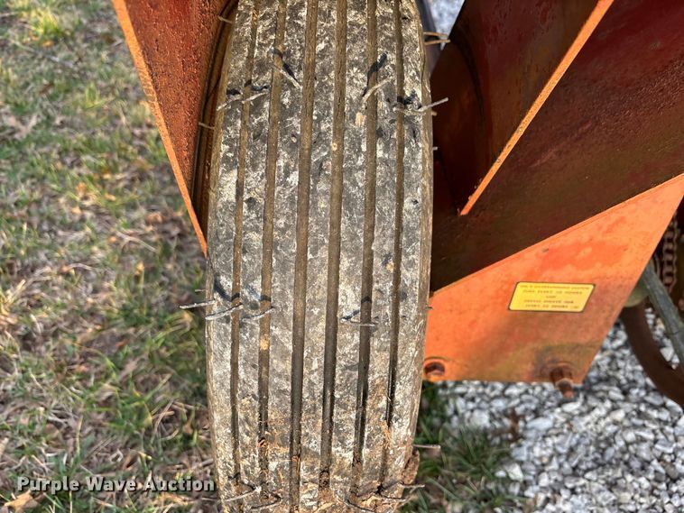 image for item EA4570 New Holland 460 swather / windrower