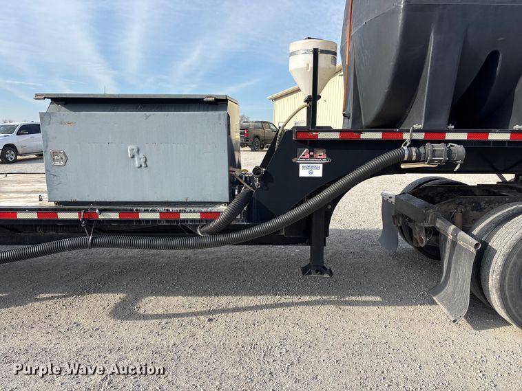 image for item EA4579 2013 B-B drop deck equipment trailer