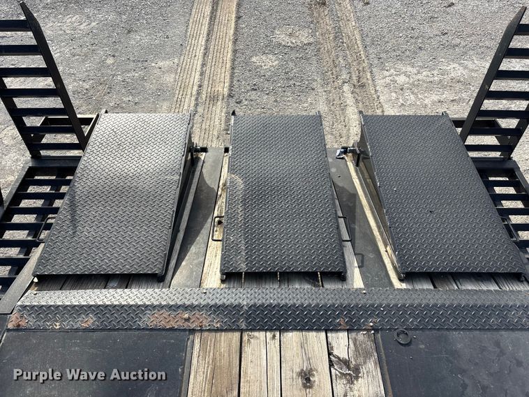 image for item EA4579 2013 B-B drop deck equipment trailer