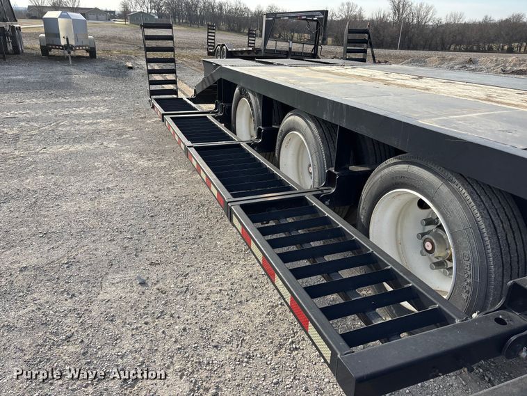 image for item EA4579 2013 B-B drop deck equipment trailer