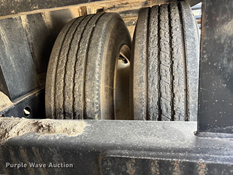 image for item EA4579 2013 B-B drop deck equipment trailer