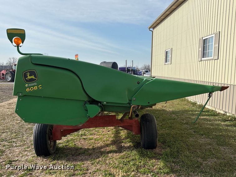 image for item EA4581 John Deere 608C corn head