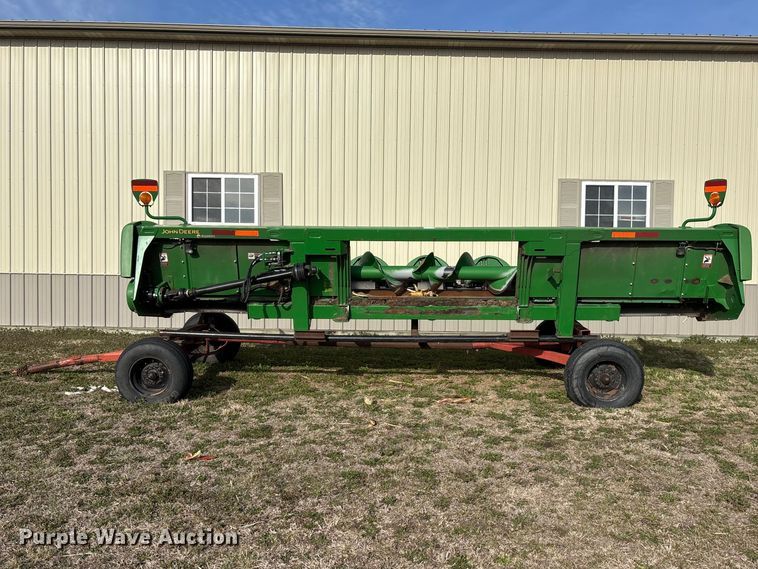 image for item EA4581 John Deere 608C corn head