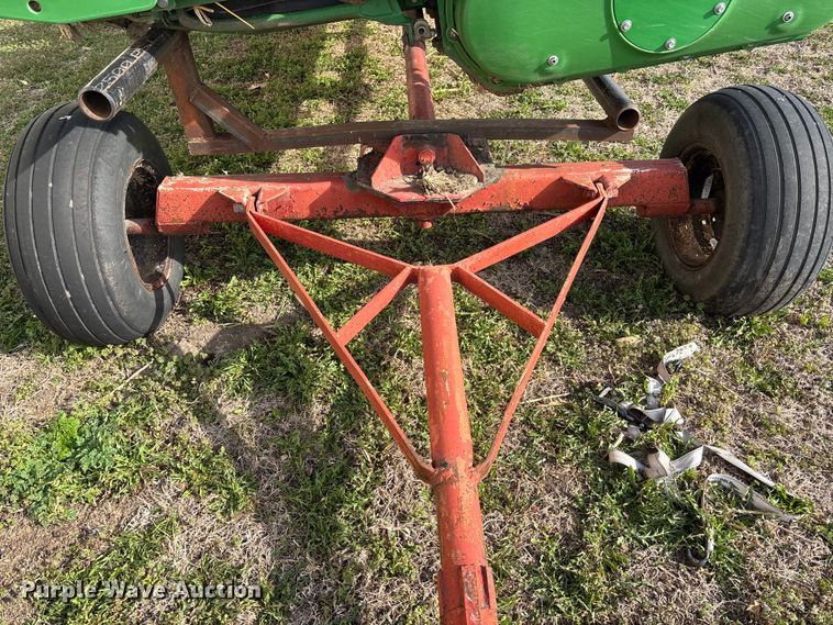 image for item EA4581 John Deere 608C corn head