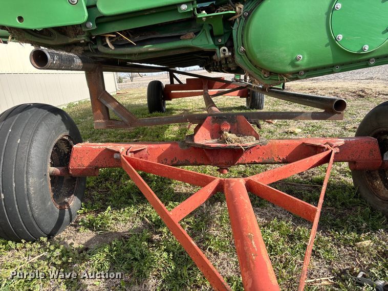 image for item EA4581 John Deere 608C corn head