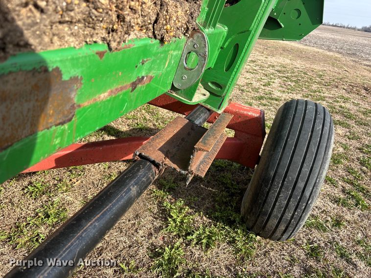 image for item EA4581 John Deere 608C corn head