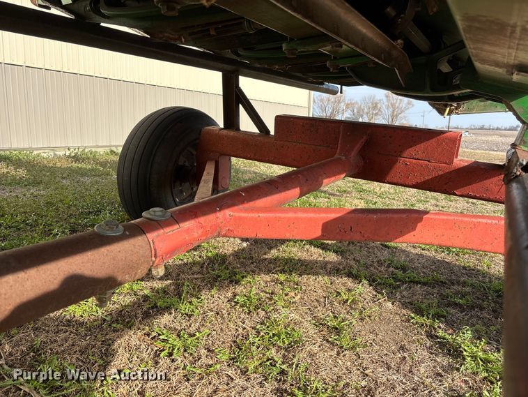 image for item EA4581 John Deere 608C corn head