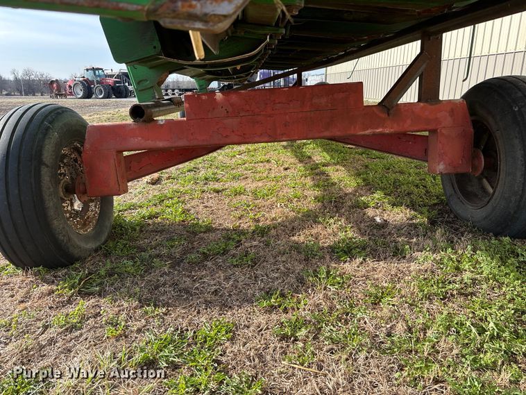 image for item EA4581 John Deere 608C corn head