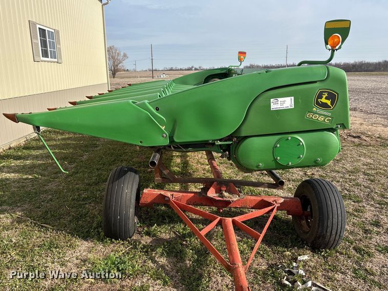 image for item EA4581 John Deere 608C corn head