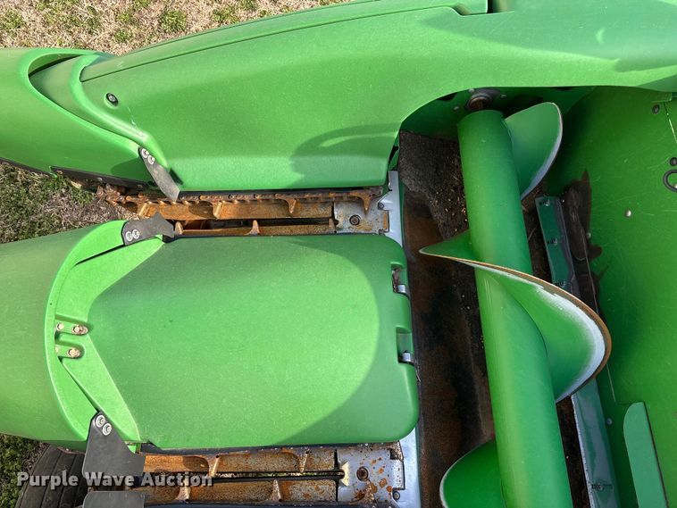image for item EA4581 John Deere 608C corn head