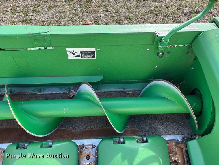 image for item EA4581 John Deere 608C corn head