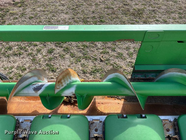 image for item EA4581 John Deere 608C corn head