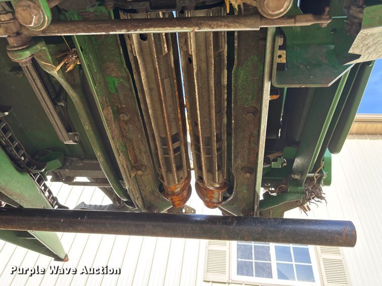 image for item EA4581 John Deere 608C corn head