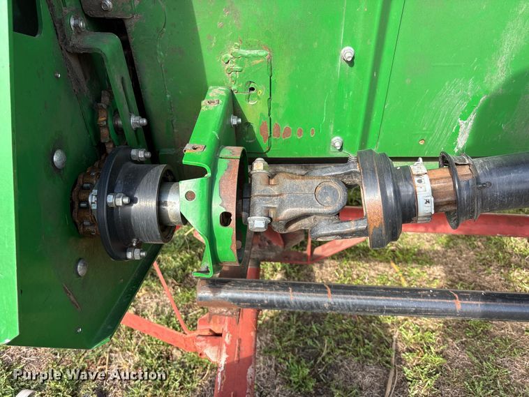 image for item EA4581 John Deere 608C corn head