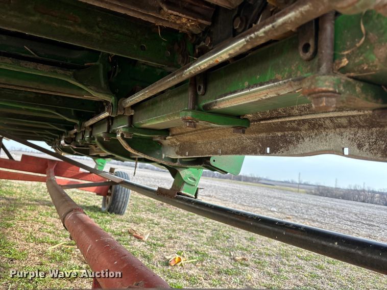 image for item EA4581 John Deere 608C corn head