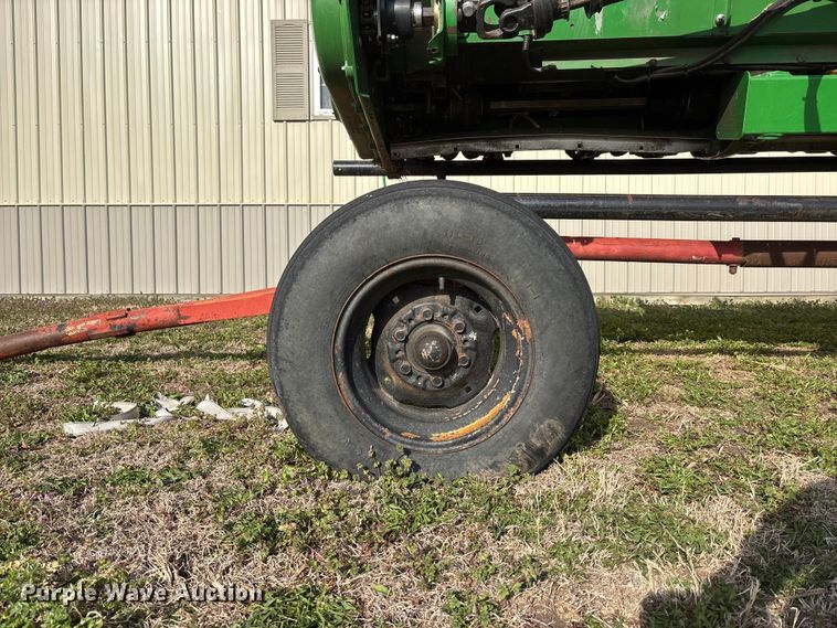 image for item EA4581 John Deere 608C corn head