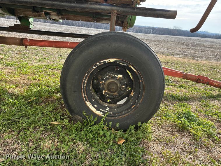 image for item EA4581 John Deere 608C corn head