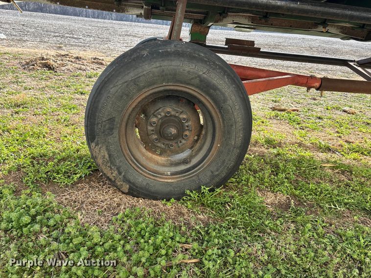 image for item EA4581 John Deere 608C corn head