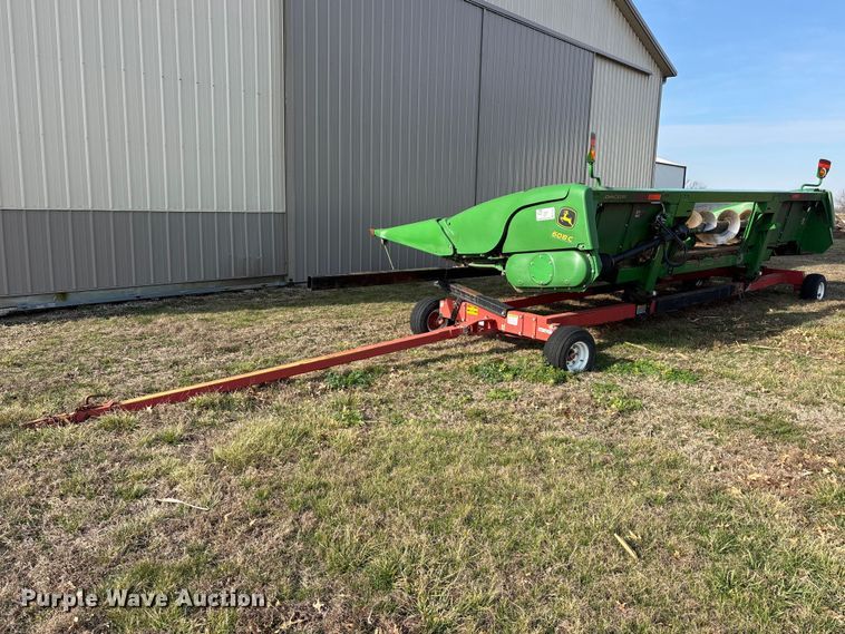 image for item EA4582 John Deere 608C corn head