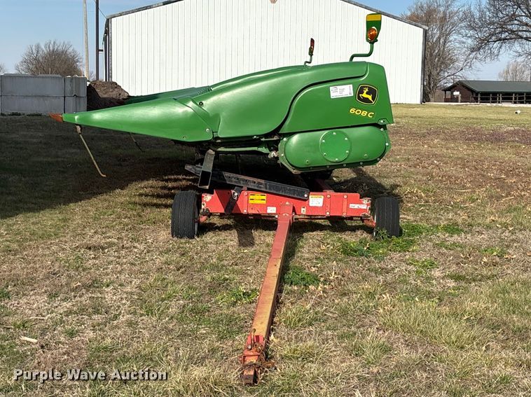 image for item EA4582 John Deere 608C corn head