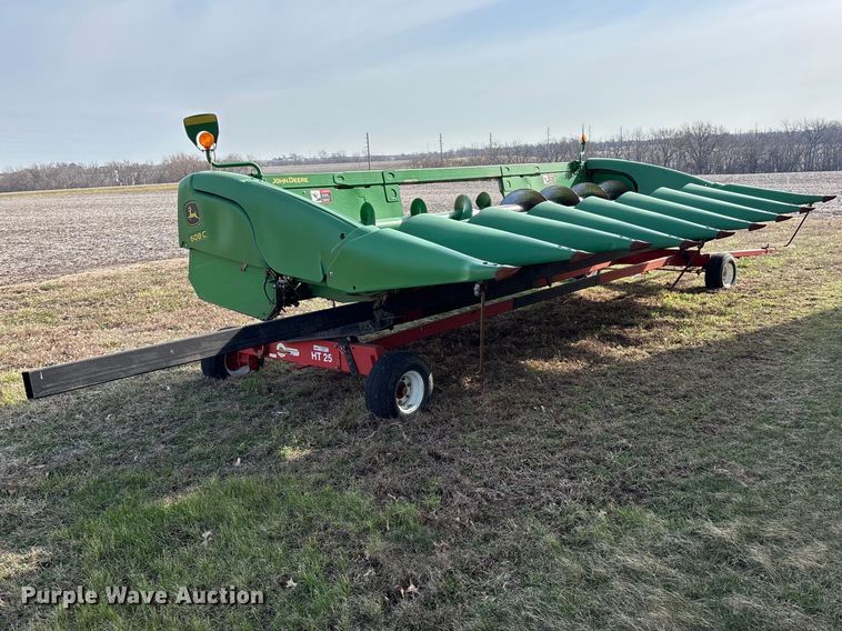 image for item EA4582 John Deere 608C corn head